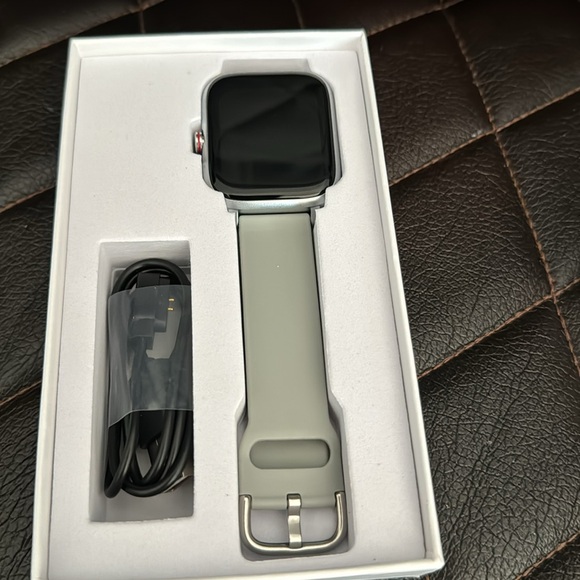 Smart Watch, Fitness Tracker with Touchscreen, Heart Rate Monitor - Picture 3 of 4